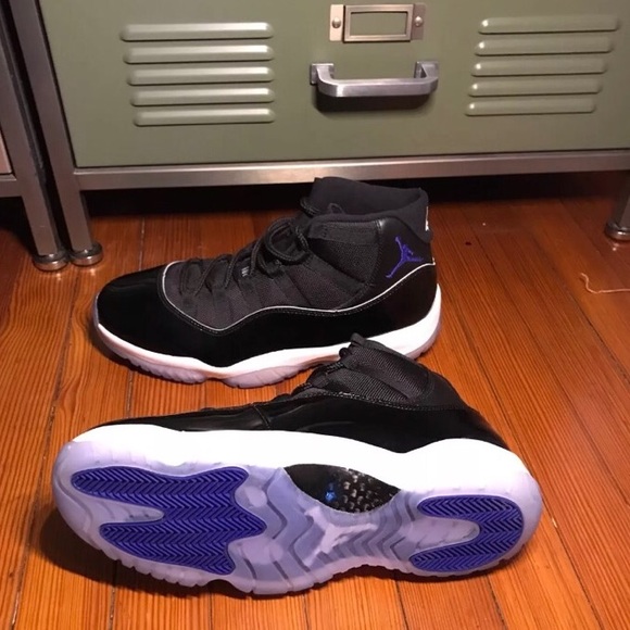 Air Jordan Retro 11 SpaceJam - Picture 3 of 6